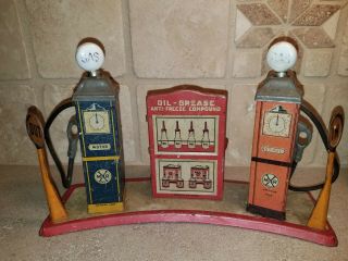 Vintage Marx toy tin litho gas station pumps oil service station 2