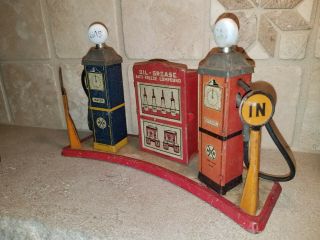 Vintage Marx toy tin litho gas station pumps oil service station 4