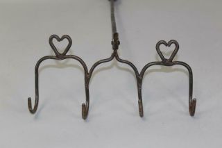 A VERY RARE 18TH C HEART DECORATED WROUGHT IRON FISH ROASTER WITH A LONG HANDLE 3