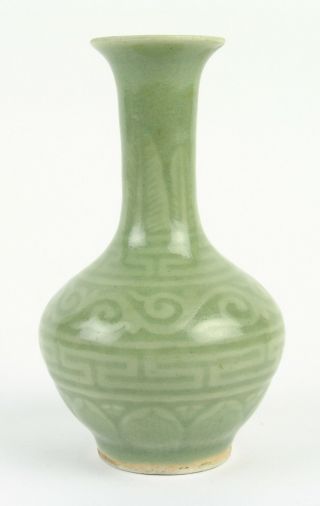 Antique Chinese Porcelain Celadon Vase with Decorations 3