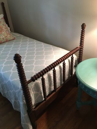 Pair Antique Vintage Twin Jenny Lind Spindle Spool Beds W/ Acorn Finials Casters 6