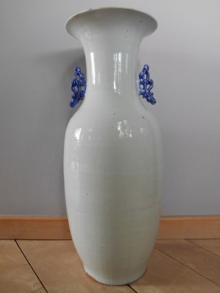 Large antique B/W Chinese vase with a decoration of a bird and flowers 3
