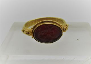 ANCIENT ROMAN HIGH CARAT GOLD RING CARNELIAN INTAGLIO HEAD OF BULL DEPICTION 3