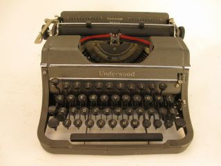 Vintage Underwood Universal Portable Typewriter F1898403 2