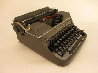 Vintage Underwood Universal Portable Typewriter F1898403 4