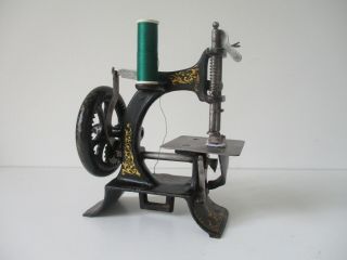 Rare Muller No.  10 cast iron Toy sewing machine early 1900 10