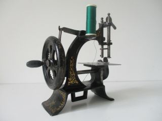 Rare Muller No.  10 cast iron Toy sewing machine early 1900 9