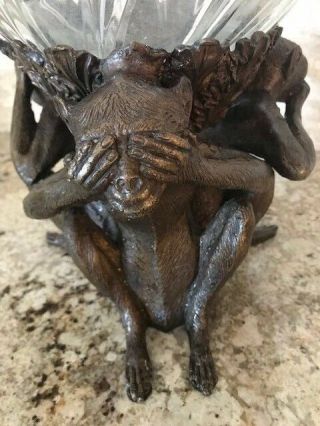 Three monkeys as base of a bronze bowl with glass/crystal top 3