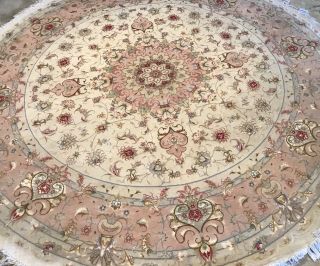 AN ATTRACTIVE HAND MADE ROUND SIZE RUG 2