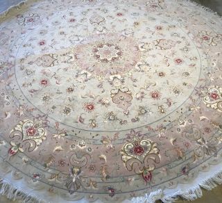 AN ATTRACTIVE HAND MADE ROUND SIZE RUG 3