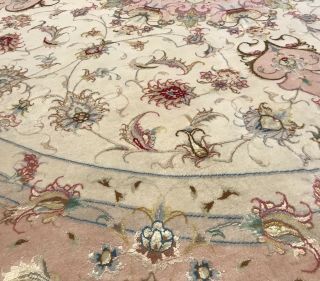 AN ATTRACTIVE HAND MADE ROUND SIZE RUG 5