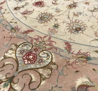 AN ATTRACTIVE HAND MADE ROUND SIZE RUG 6