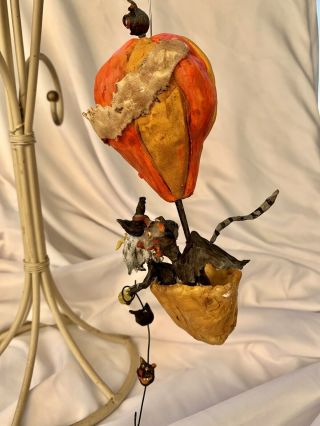 Primitive HANDSCULPTED PRIMITIVE HALLOWEEN HOT AIR BALLOON WITCH & BAT RIDERS 8” 2