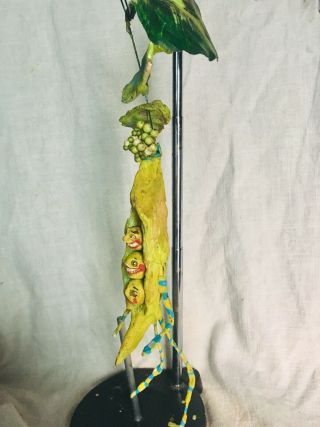 Primitive HANDSCULPTED PAPERMACHE VINTAGE LOOK CREEPY VEGGIE PEAPOD DECKED OUT 4