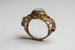 Ancient Gold & Glass Finger Ring Byzantine 12th - 14th Ad