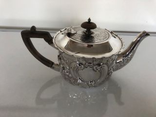 LOVELY HIGHLY CHASED BATCHELOR SOLID SILVER TEAPOT (SHEFFIELD 1897) 263GramS 4