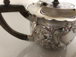 LOVELY HIGHLY CHASED BATCHELOR SOLID SILVER TEAPOT (SHEFFIELD 1897) 263GramS 5
