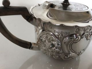 LOVELY HIGHLY CHASED BATCHELOR SOLID SILVER TEAPOT (SHEFFIELD 1897) 263GramS 6