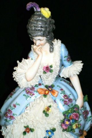 ANTIQUE GERMAN EARLY DRESDEN LACE LADY DANCER WITH FLOWERS PORCELAIN FIGURINE 2