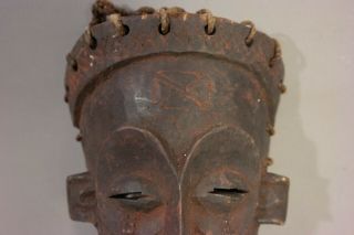 PETITE Vintage AFRICAN MASK Old CHOKWE TRIBE Early WOOD CARVED Tribal Art STATUE 2