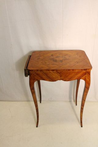 Gorgeous Inlaid French Marquetry Tulipwood Side End Table,  19th Century 12