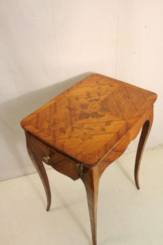 Gorgeous Inlaid French Marquetry Tulipwood Side End Table,  19th Century