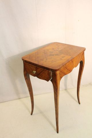 Gorgeous Inlaid French Marquetry Tulipwood Side End Table,  19th Century 2