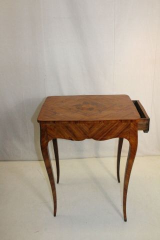 Gorgeous Inlaid French Marquetry Tulipwood Side End Table,  19th Century 4