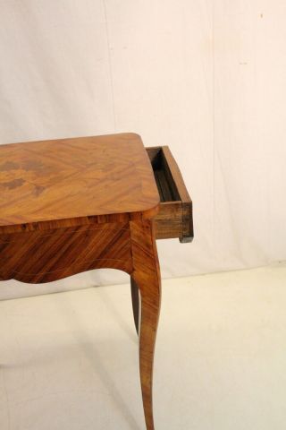 Gorgeous Inlaid French Marquetry Tulipwood Side End Table,  19th Century 6