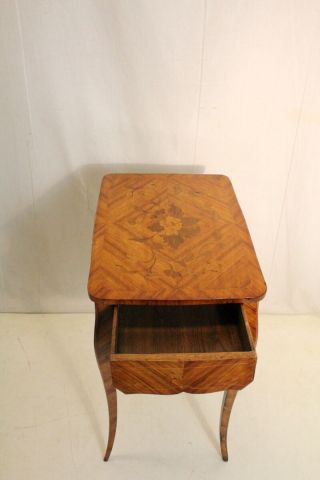Gorgeous Inlaid French Marquetry Tulipwood Side End Table,  19th Century 7