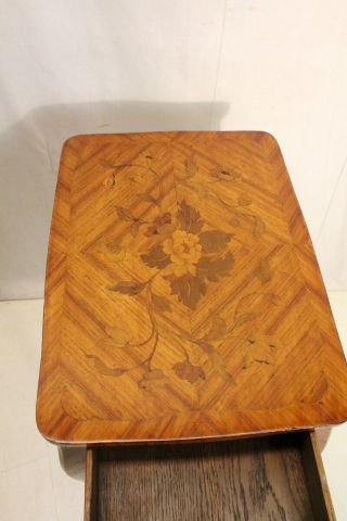 Gorgeous Inlaid French Marquetry Tulipwood Side End Table,  19th Century 8