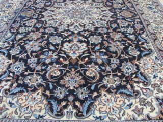 AN OLD HANDMADE NAIEN ORIENTAL RUG (264 x 168 cm) 7