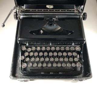 Antique 1938 Royal Model O Portable Typewriter 3