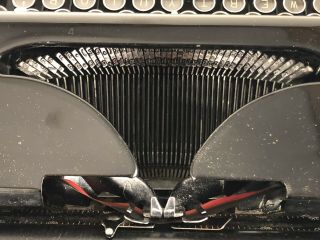 Antique 1938 Royal Model O Portable Typewriter 7