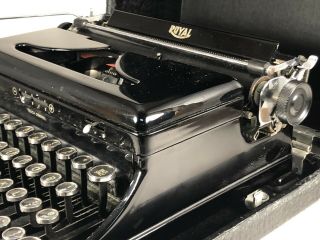 Antique 1938 Royal Model O Portable Typewriter 9