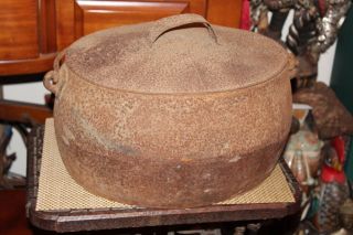 LARGE Antique Cast Iron Cauldron Cooking Pot W/Lid & Handle - Oval Shape Primitive 12