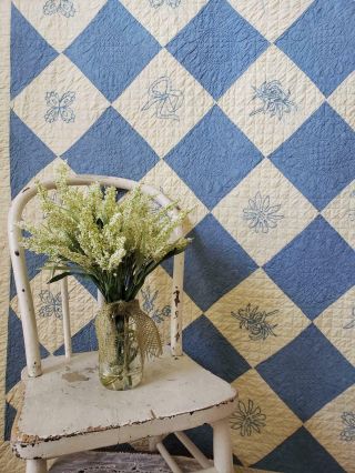 Quilting Vintage Cream & Cornflower Blue Embroidered Quilt