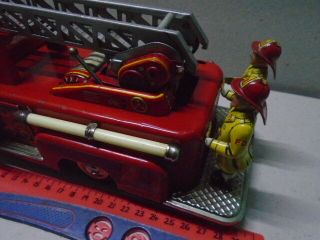 Linemar Toys Japan Tin Plate Ladder Fire Engine Battery Powered Excelent 5