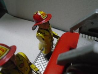 Linemar Toys Japan Tin Plate Ladder Fire Engine Battery Powered Excelent 6