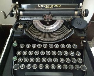 1936 UNDERWOOD Universal Portable Typewriter with Carrying Case 2