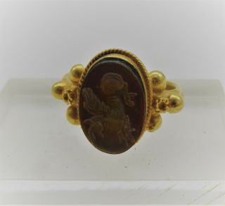 SCARCE ROMAN GOLD RING HIGH CARAT GOLD AGATE INTAGLIO DEPICTION OF MYTHIC BEAST 2