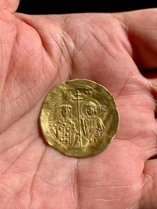 GOLD HYPERPYRON (CUP) COIN OF JOHN II COMNENOS (1118 - 1143).  PIECE 3