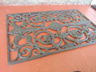 Large Vintage/Antique Victorian Ornate Cast Iron Grate Decorative Floor 3