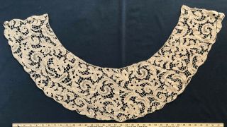 Antique Italian Milanese bobbin lace Berthe / collar COLLECTOR COSTUME 2