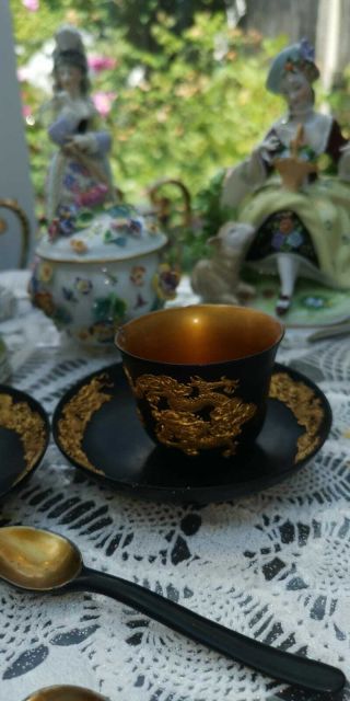 4x CHINESE/JAPANESE BLACK LACQUER CUPS SAUCER & 2x SPOONS WITH GOLD DRAGON INLAY 2