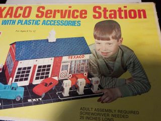 Never assembled Texaco Tin Litho Service Gas Station WOLVERINE TOY. 2