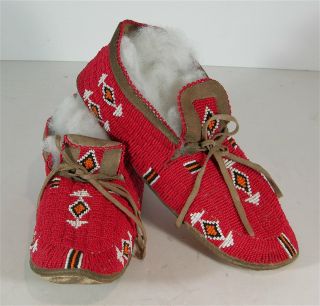 Ca1920s Pair Native American Sioux Indian Bead Decorated Hide Moccasins Beaded