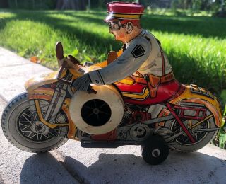 Vintage Marx “rookie Cop” Linemar Usa Yellow Tin Wind - Up Motorcycle Antique Toy