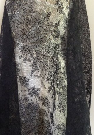 huge antique black lace shawl triangular,  crisp fabric w great flower patterns 4
