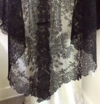 huge antique black lace shawl triangular,  crisp fabric w great flower patterns 7